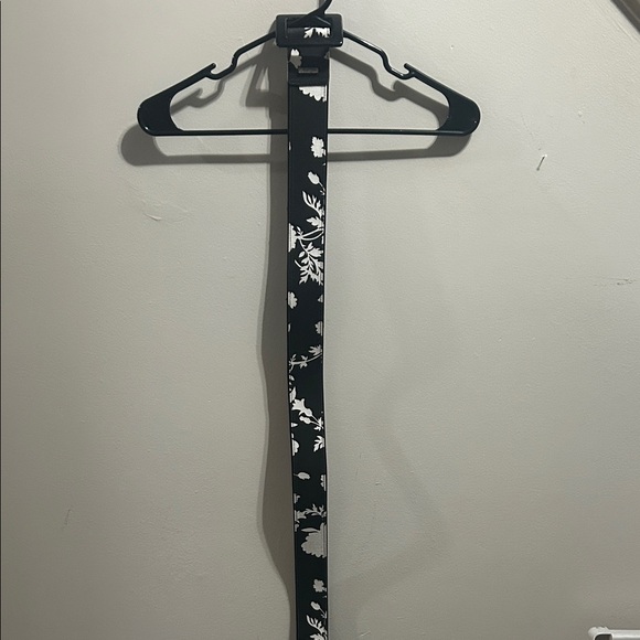 Calvin Klein Black and White Floral Belt - Picture 1 of 6
